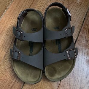 Mocha Birkenstock Roma Kids Size 12 (Worn)
